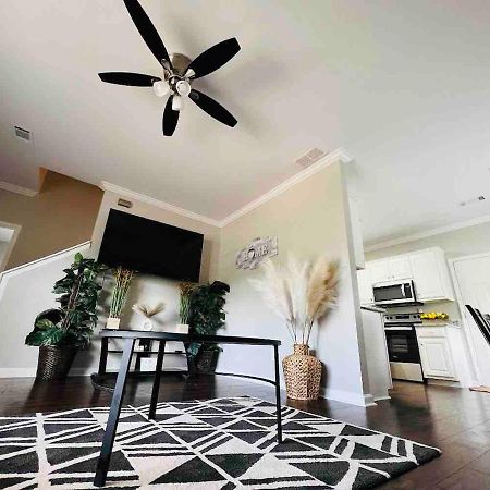 Stylish And Cozy Retreat Villa Buford Bagian luar foto