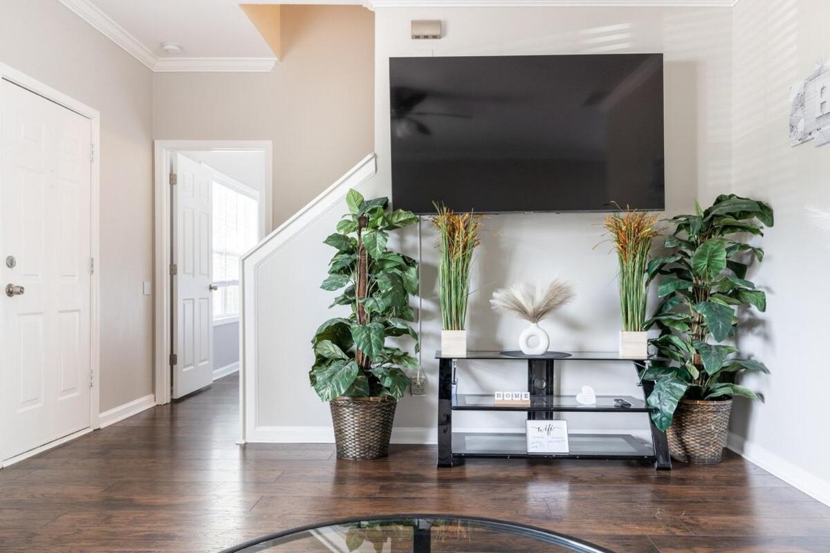 Stylish And Cozy Retreat Villa Buford Bagian luar foto
