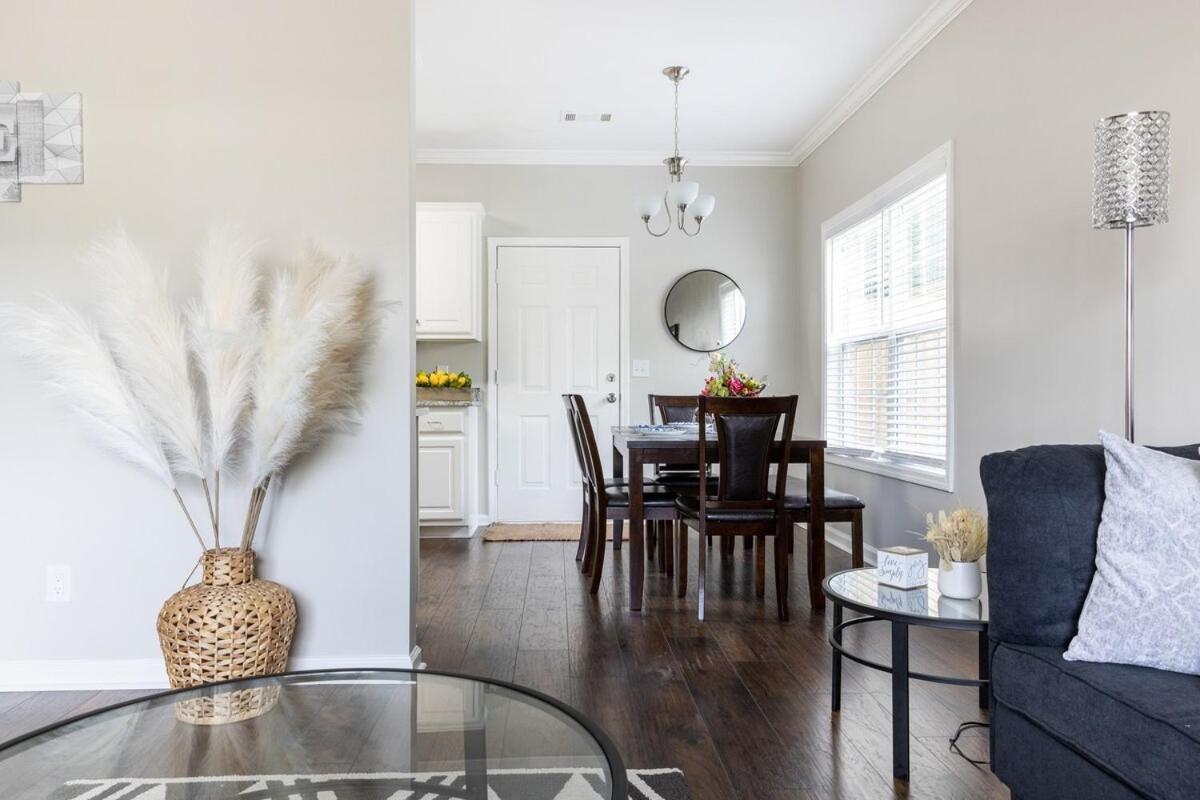 Stylish And Cozy Retreat Villa Buford Bagian luar foto